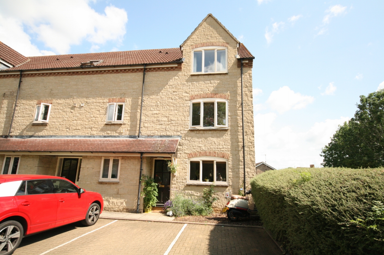 2 Bed Ground Floor Apartment For Sale - Main Image