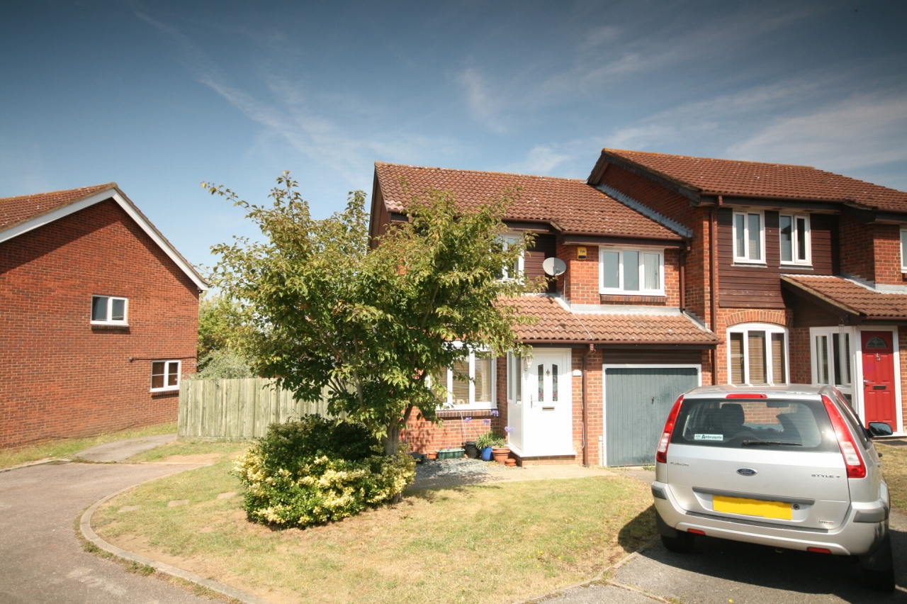 3 Bed Semi Detached House To Rent - Main Image