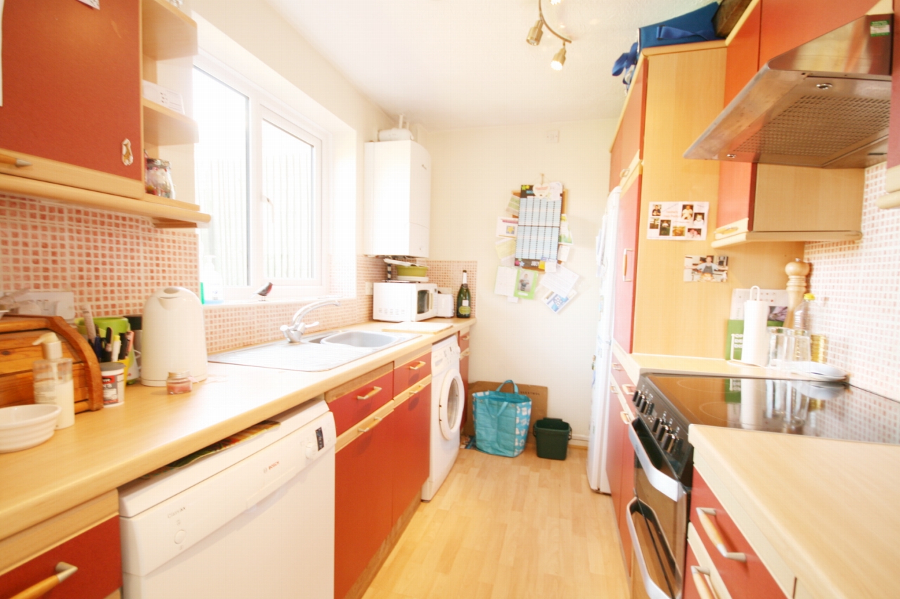 3 Bed Semi Detached House To Rent - Secondary Image