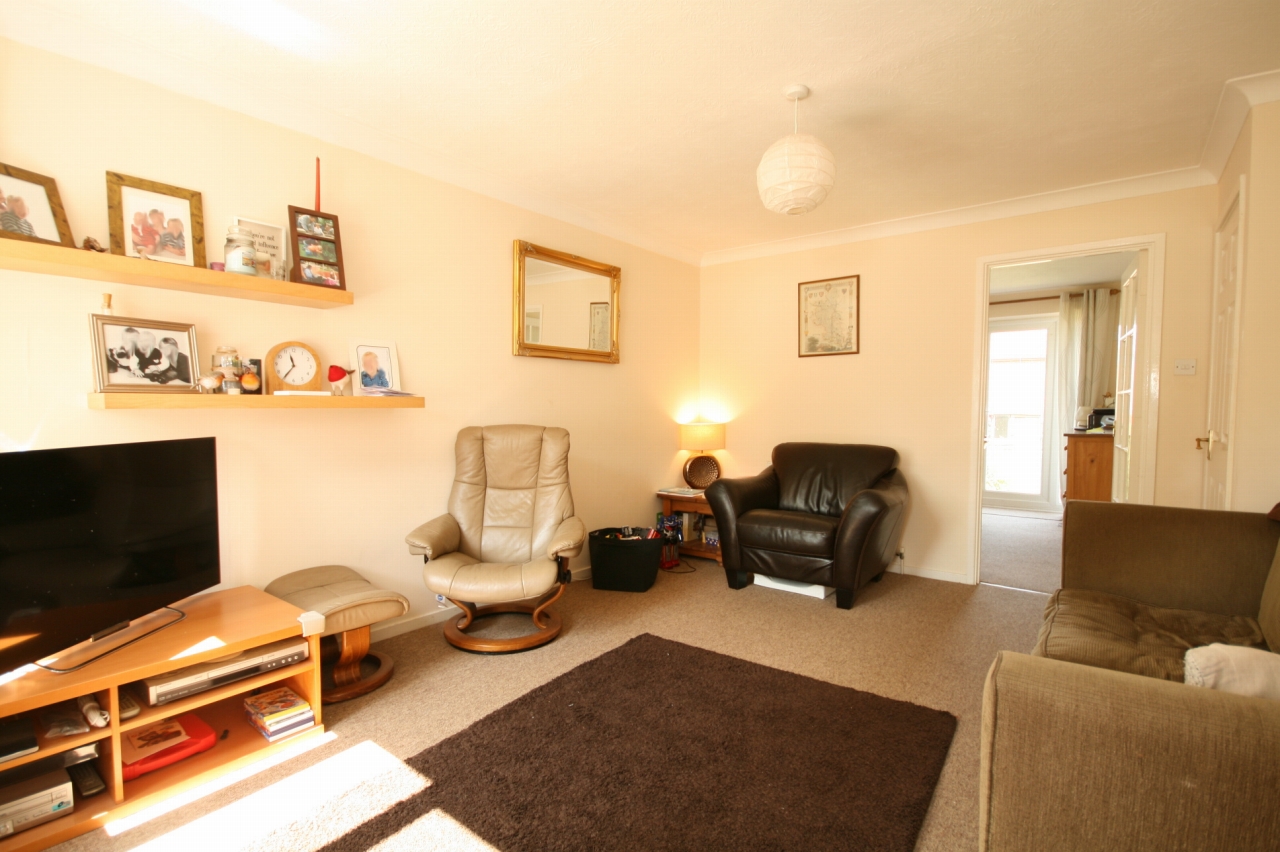3 Bed Semi Detached House To Rent - Secondary Image