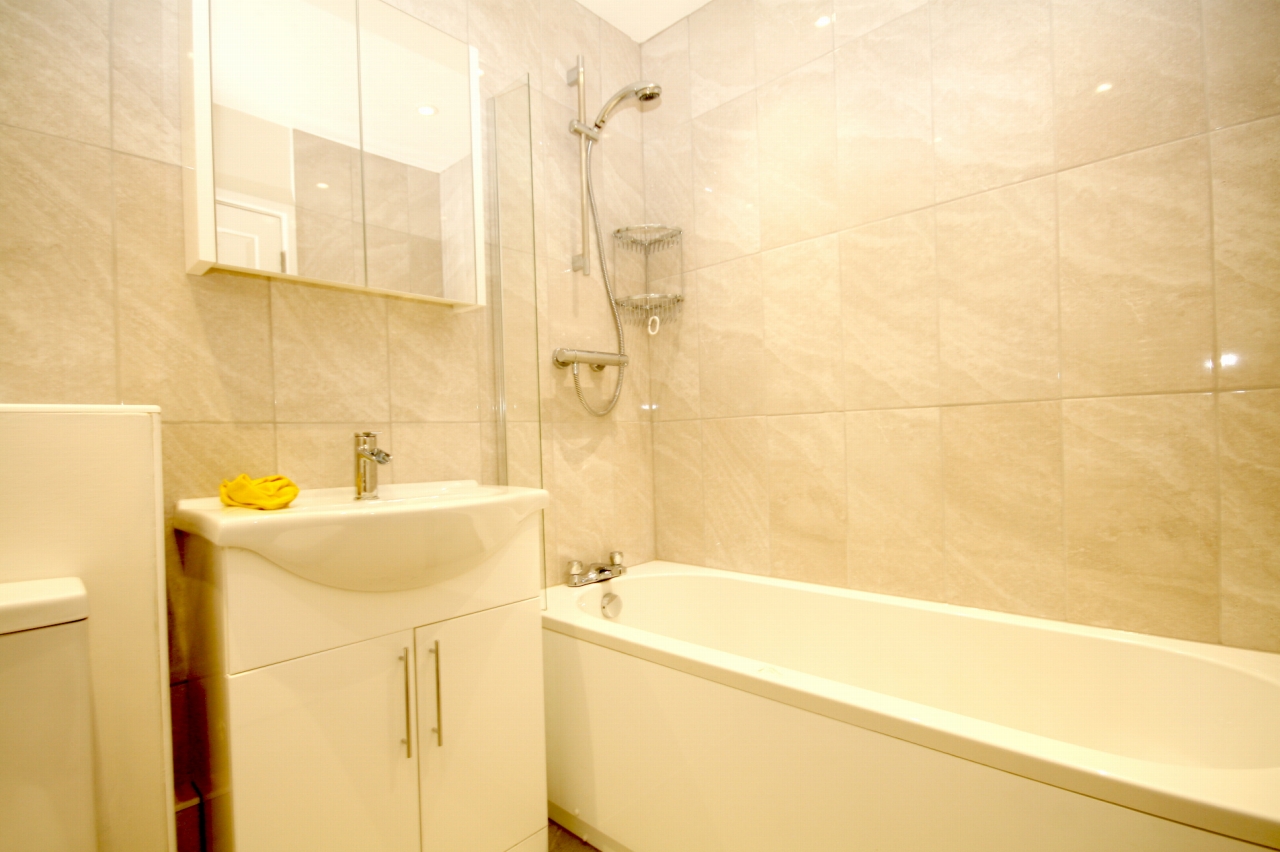 2 Bed First Floor Apartment To Rent - Secondary Image