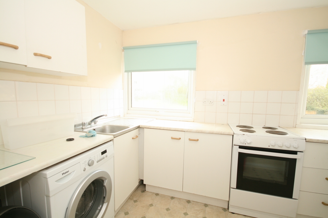 2 Bed First Floor Apartment To Rent - Secondary Image