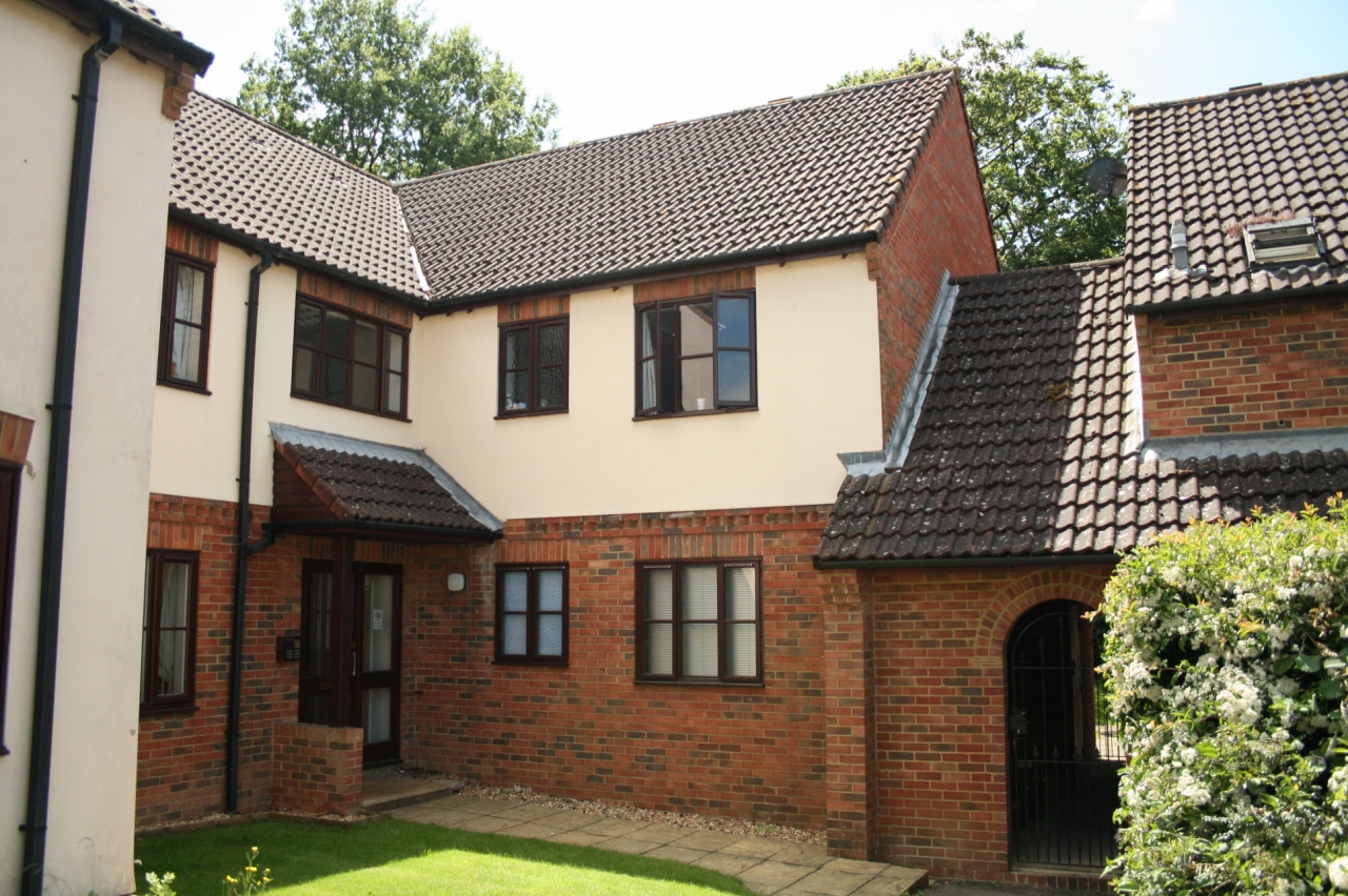 1 Bed First Floor Apartment To Rent - Main Image