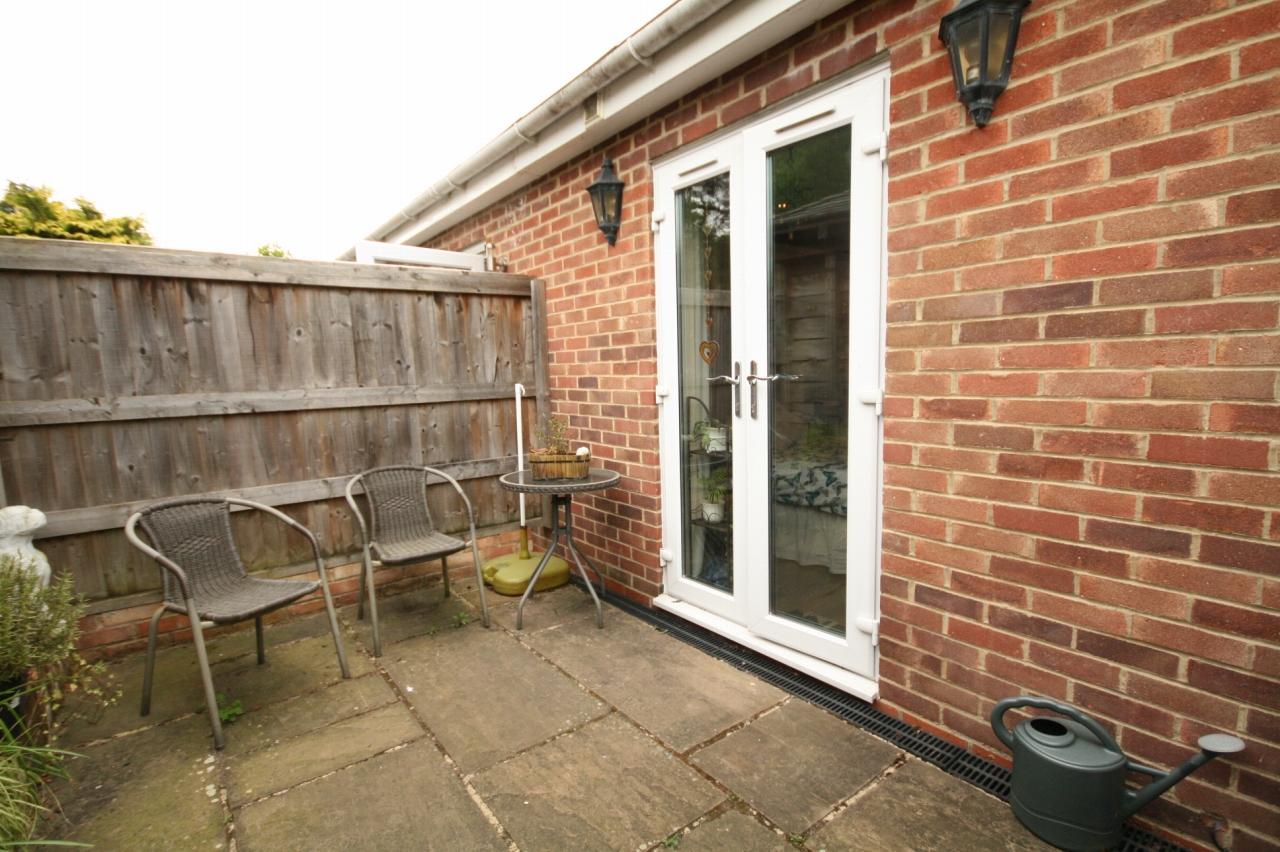 1 Bed Bedsit To Rent - Main Image