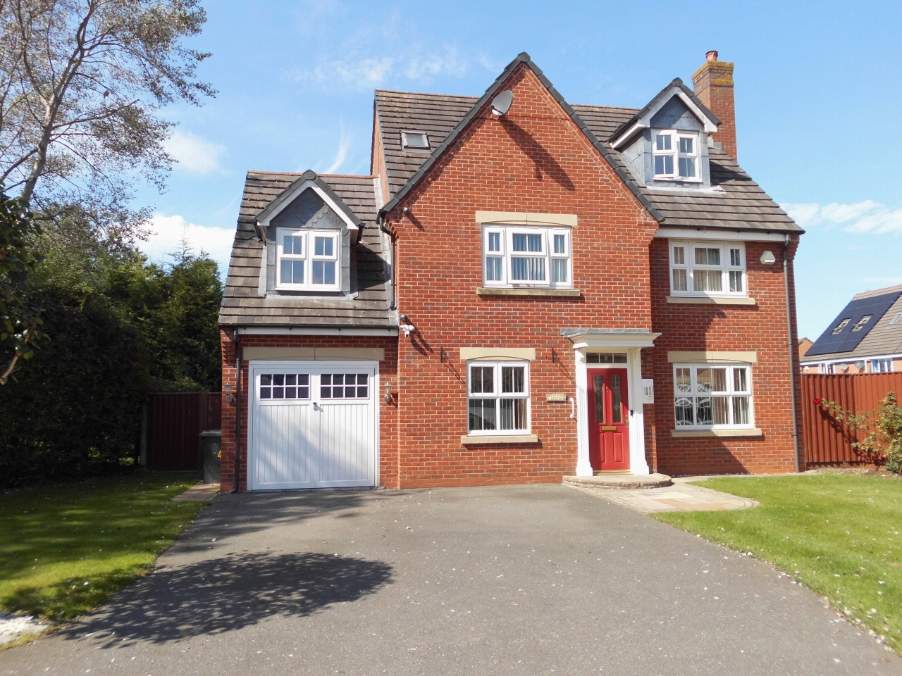 5 Bedroom Detached House For Sale Cransley Close Main Image