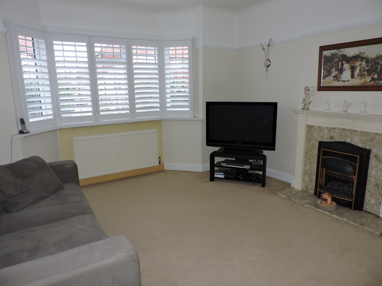 4 bedroom detached house Sale Agreed in New Malden - photograph 2