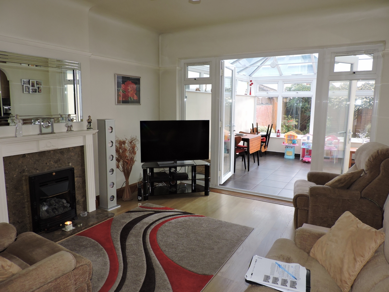 4 bedroom detached house Sale Agreed in New Malden - photograph 4