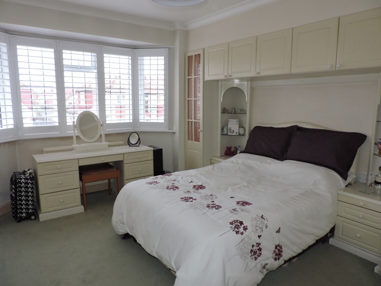 4 bedroom detached house Sale Agreed in New Malden - photograph 8