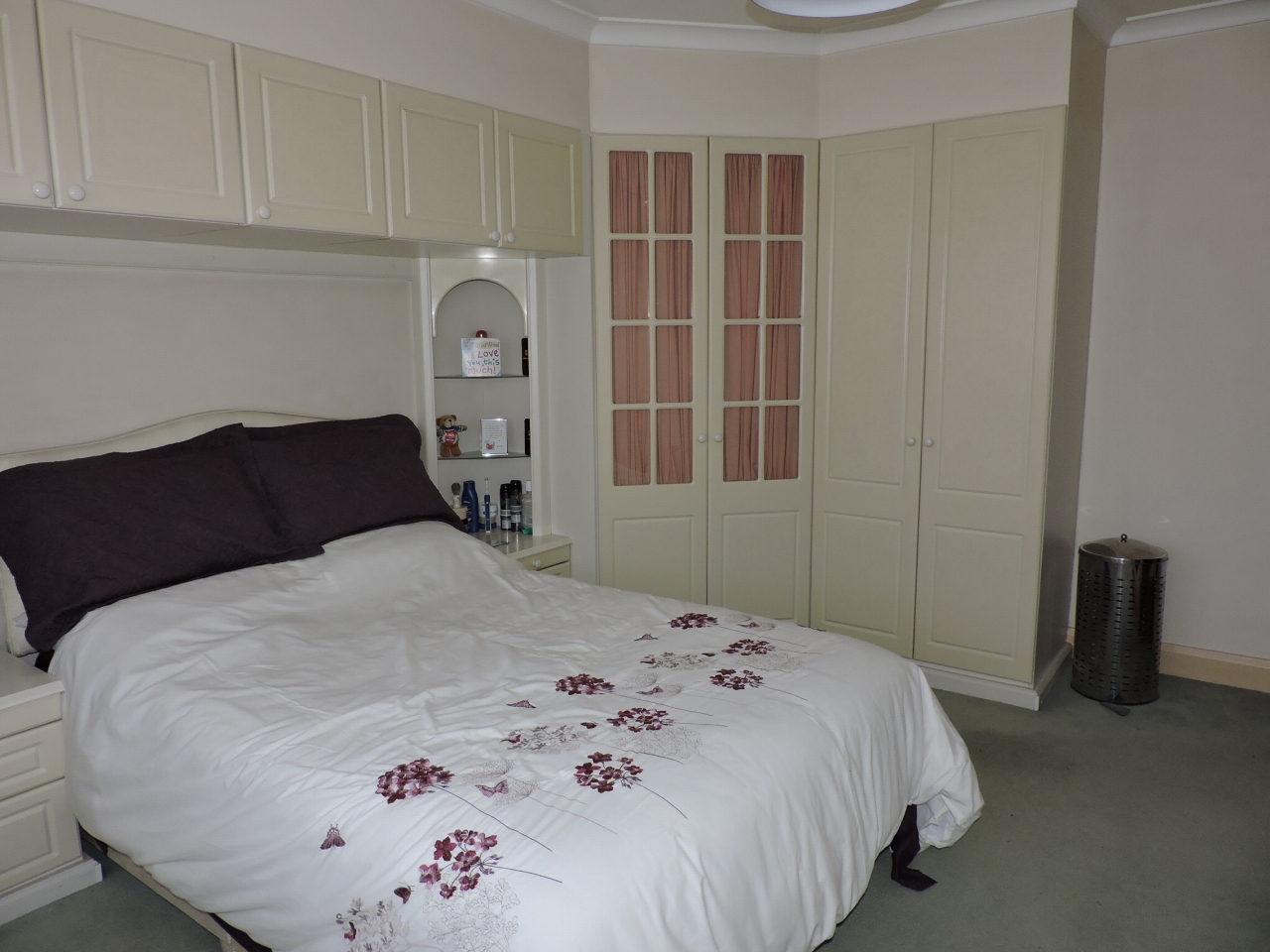 4 bedroom detached house Sale Agreed in New Malden - photograph 9