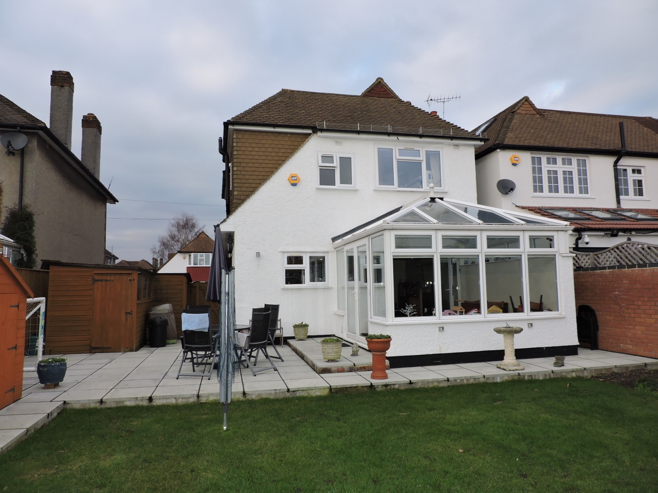 4 bedroom detached house Sale Agreed in New Malden - photograph 16