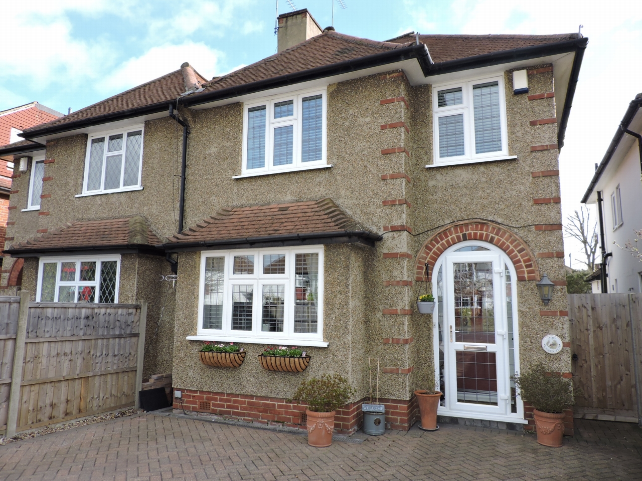 3 bedroom semi detached house For Sale in New Malden - photograph 1