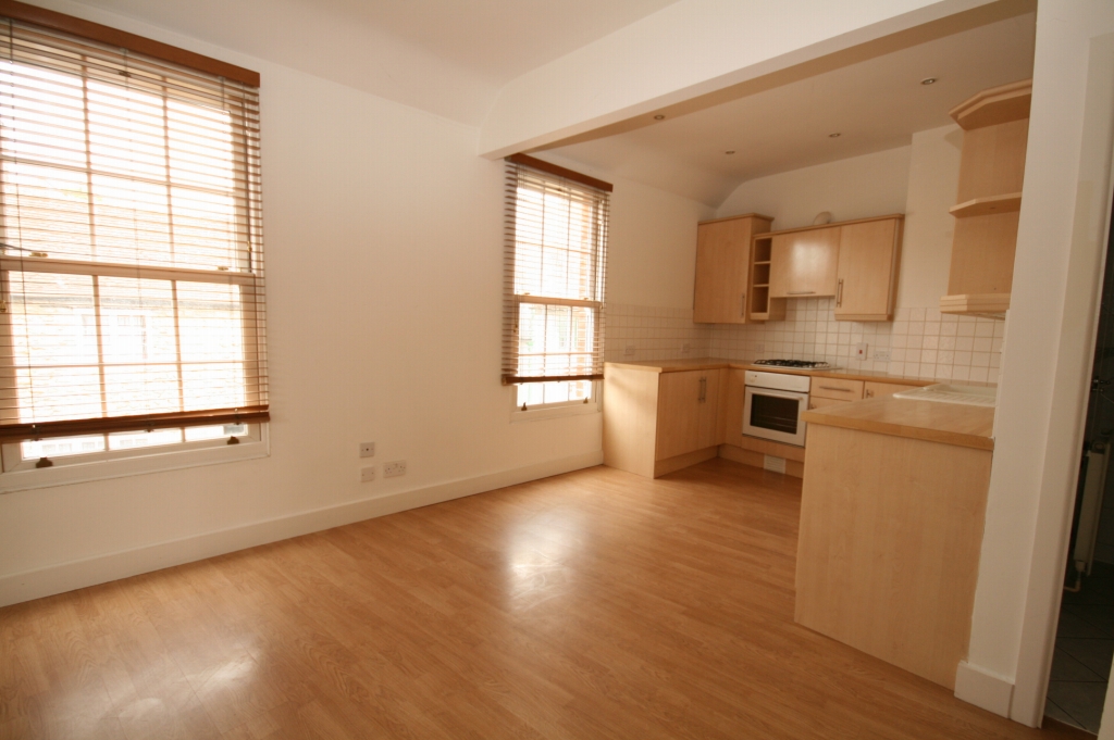 1 Bedroom First Floor Apartment To Rent in High Street, Oxford, OX33