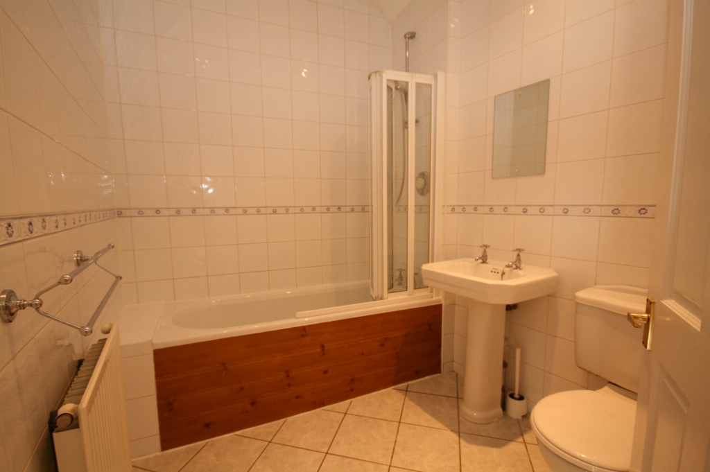 1 Bedroom First Floor Apartment To Rent in High Street, Oxford, OX33