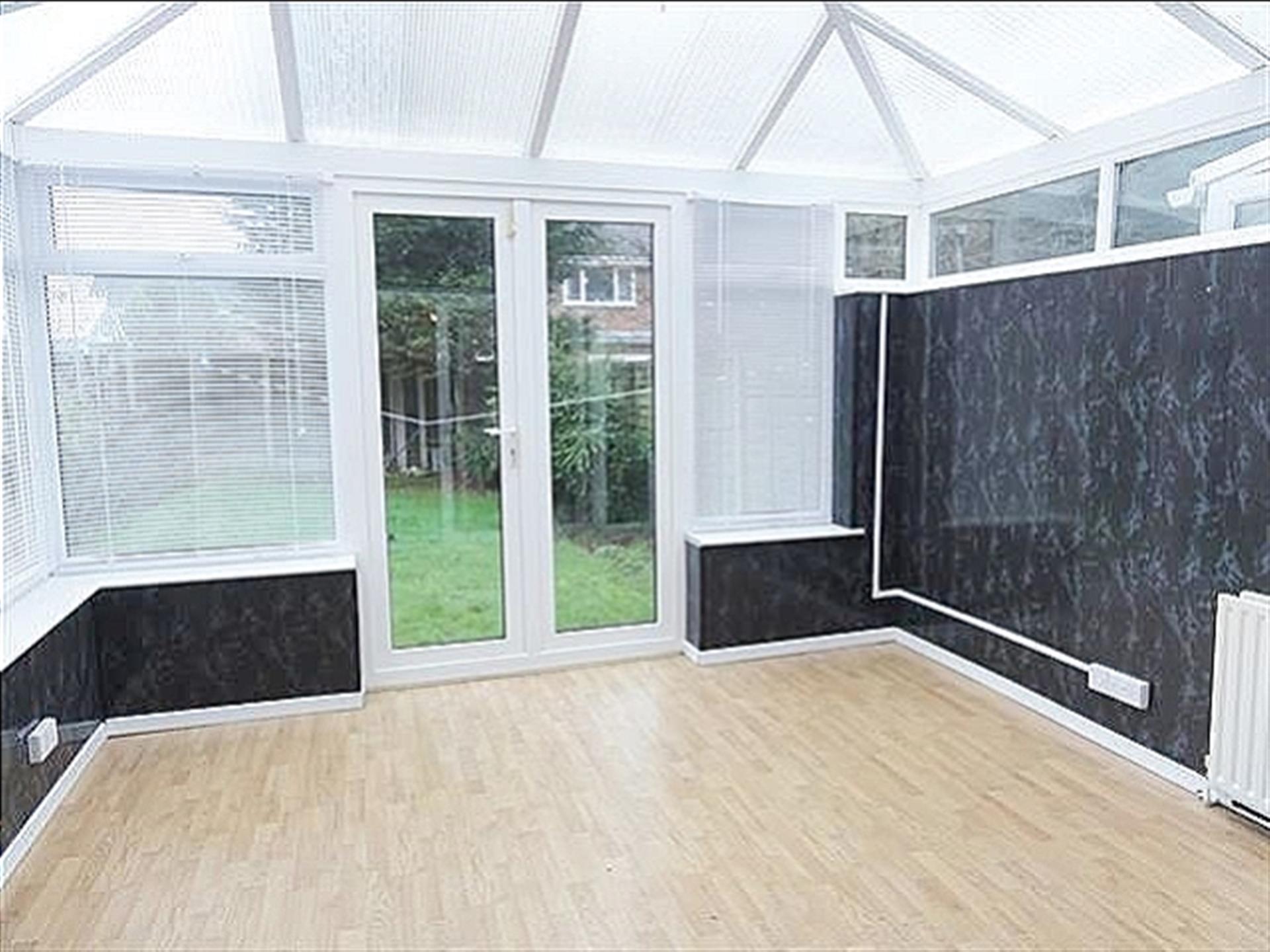 2 Bed Semi-detached House To Rent - Conservatory