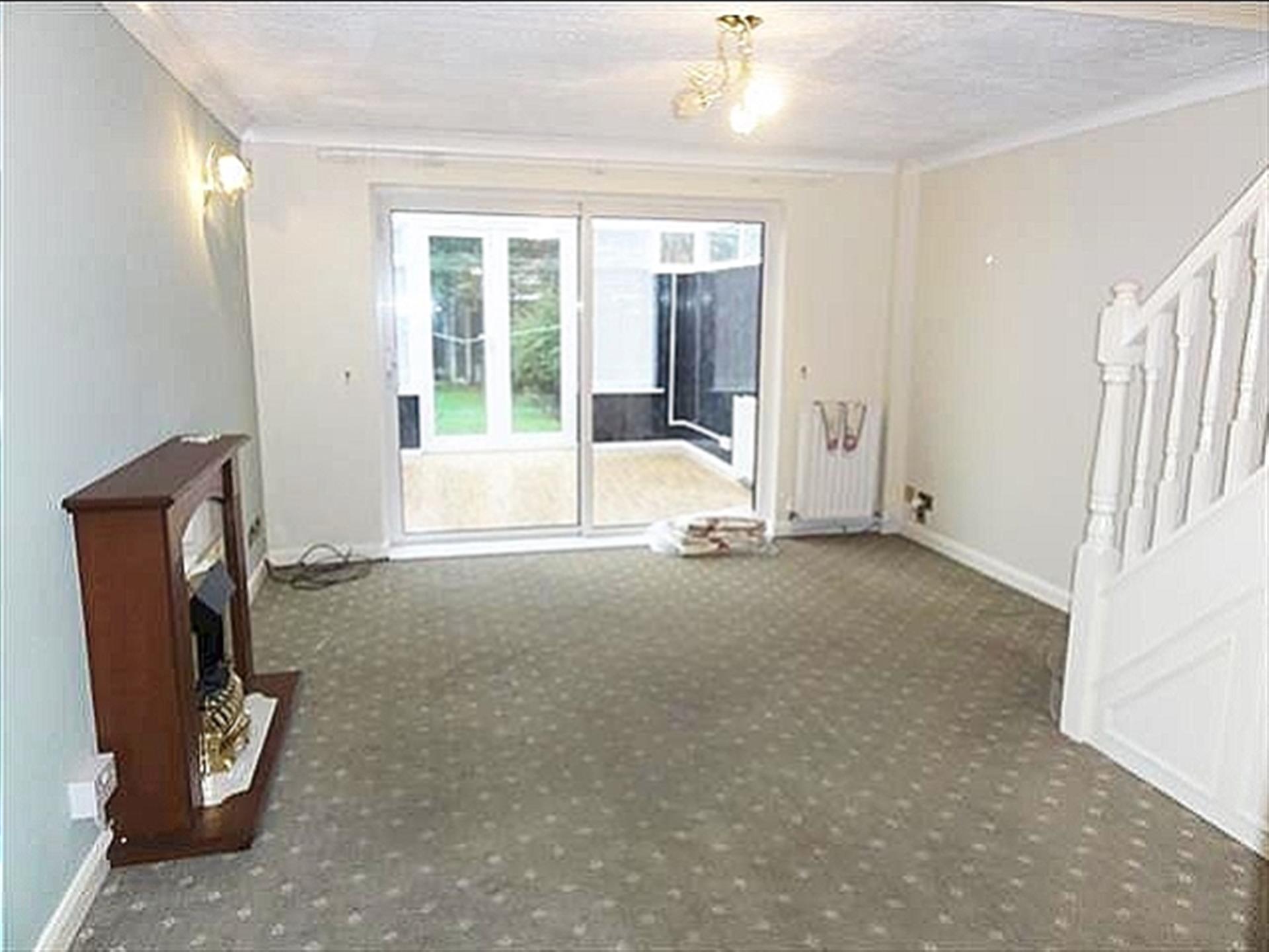 2 Bed Semi-detached House To Rent - Lounge