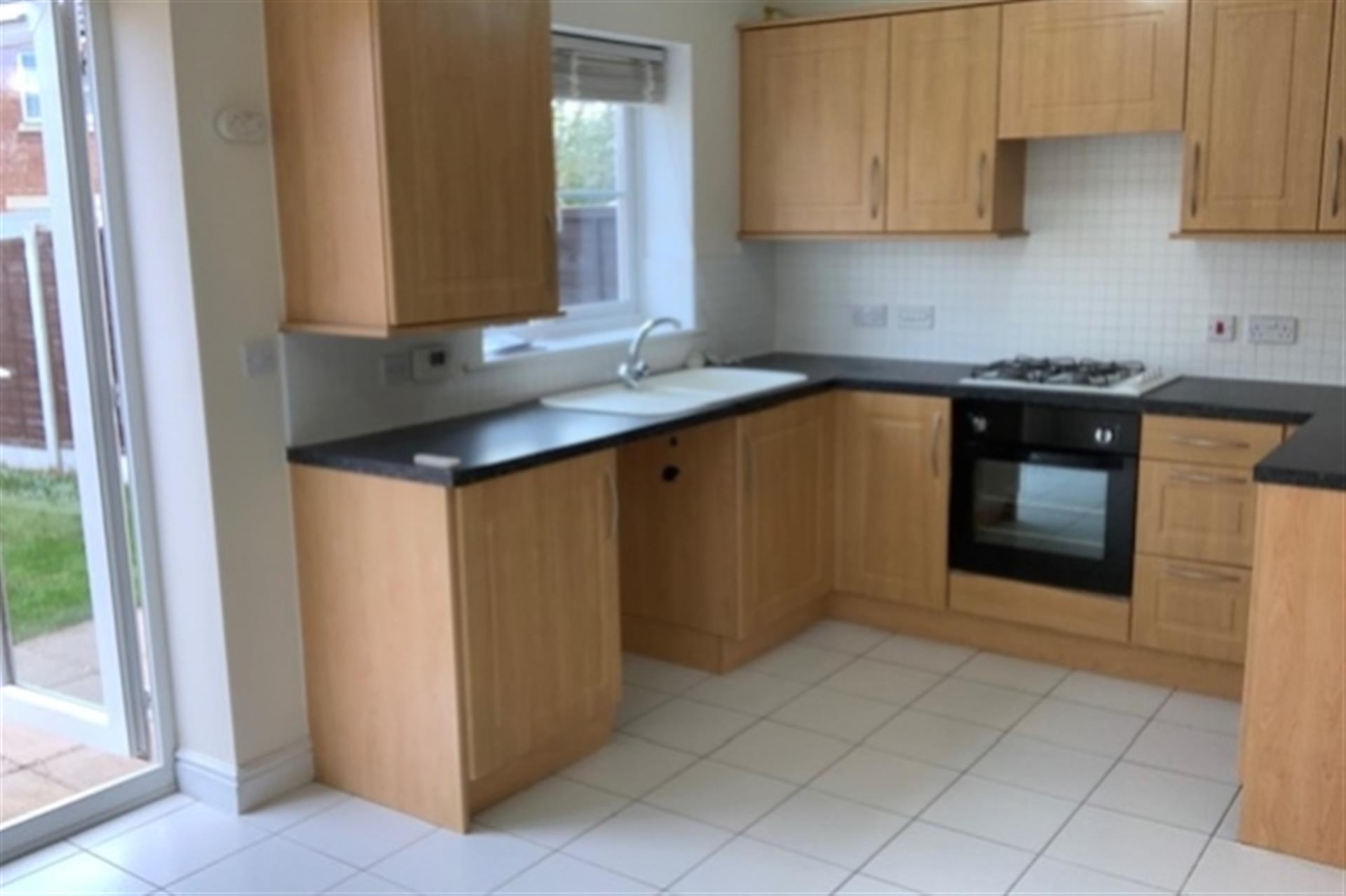 3 Bed Terraced House To Rent - 19 Roundthorn kitchen