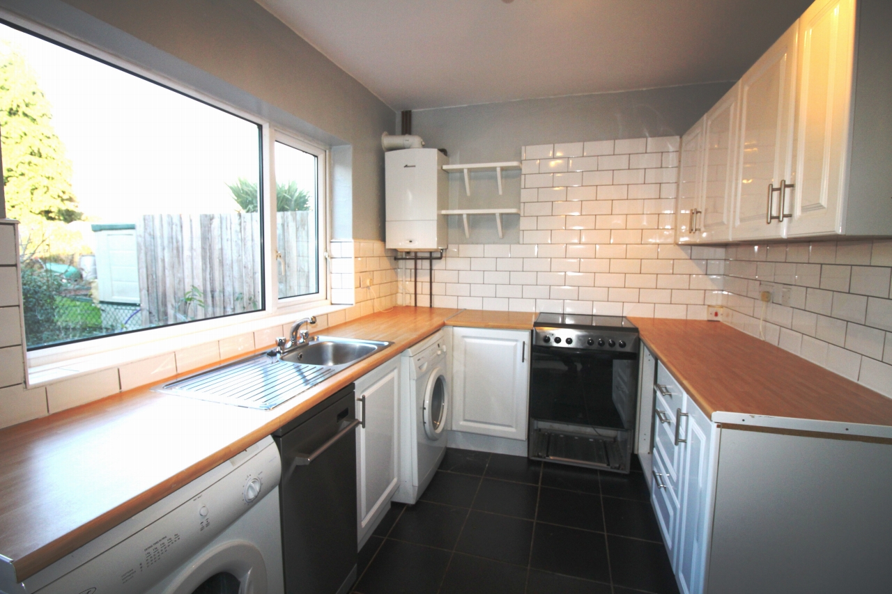 2 bedroom mid terraced house SSTC in Birmingham - photograph 4.