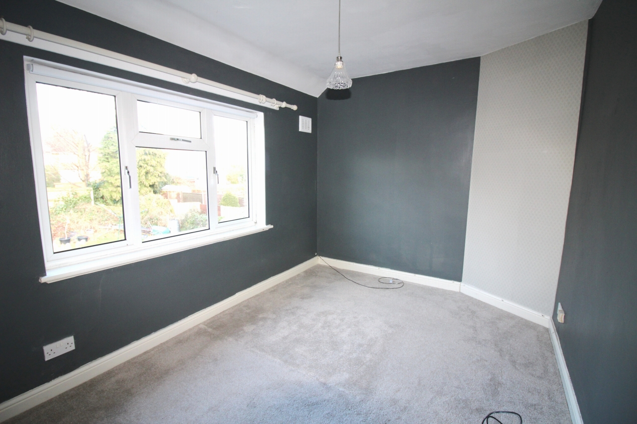 2 bedroom mid terraced house SSTC in Birmingham - photograph 5.