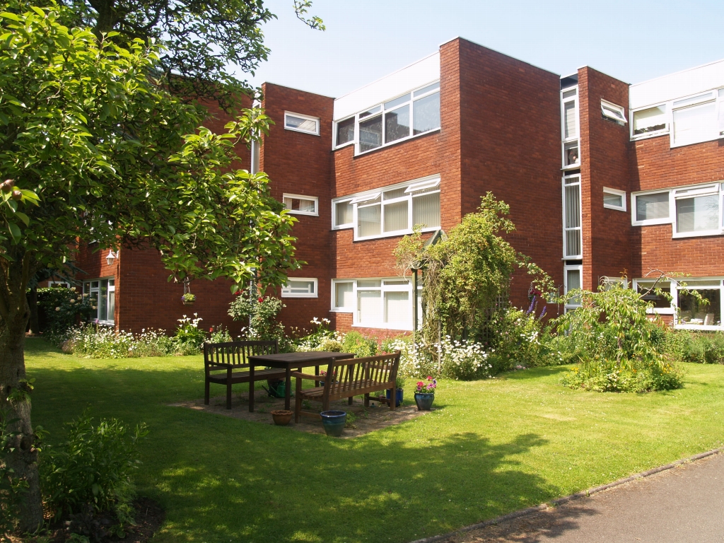 1 bedroom ground floor apartment SSTC in Birmingham - Main Image.