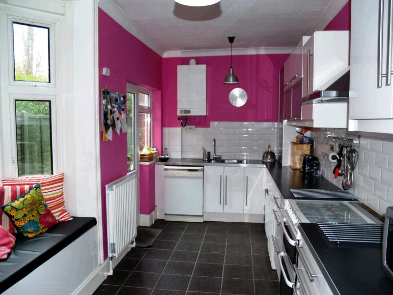 3 bedroom mid terraced house SSTC in Birmingham - photograph 4.