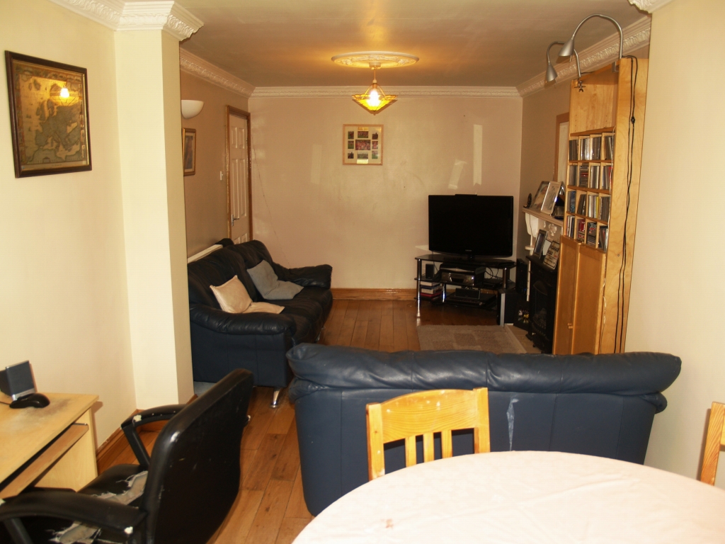 4 bedroom semi detached house SSTC in Solihull - photograph 4.