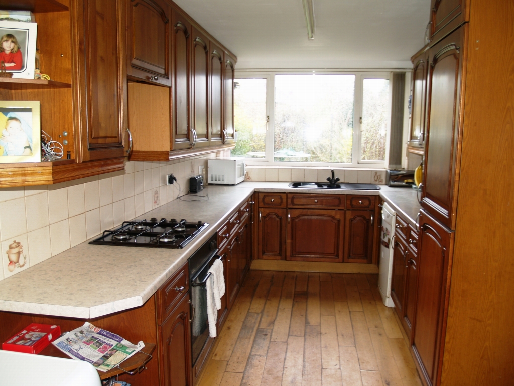 4 bedroom semi detached house SSTC in Solihull - photograph 5.