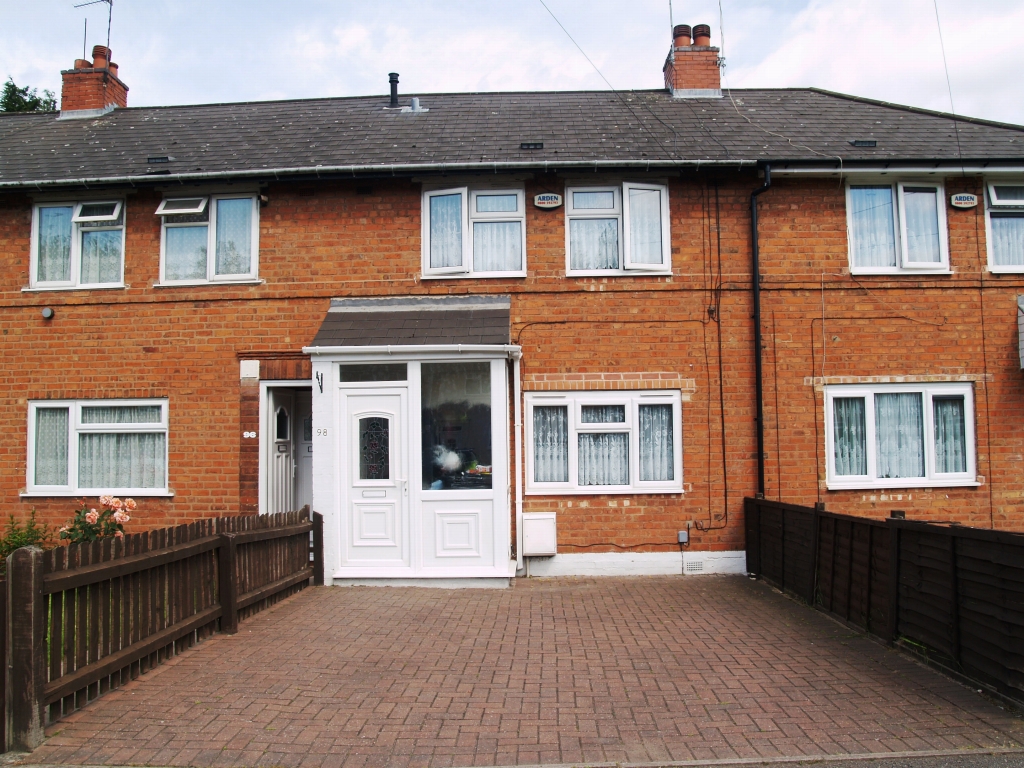 3 bedroom mid terraced house SSTC in Birmingham - photograph 1.