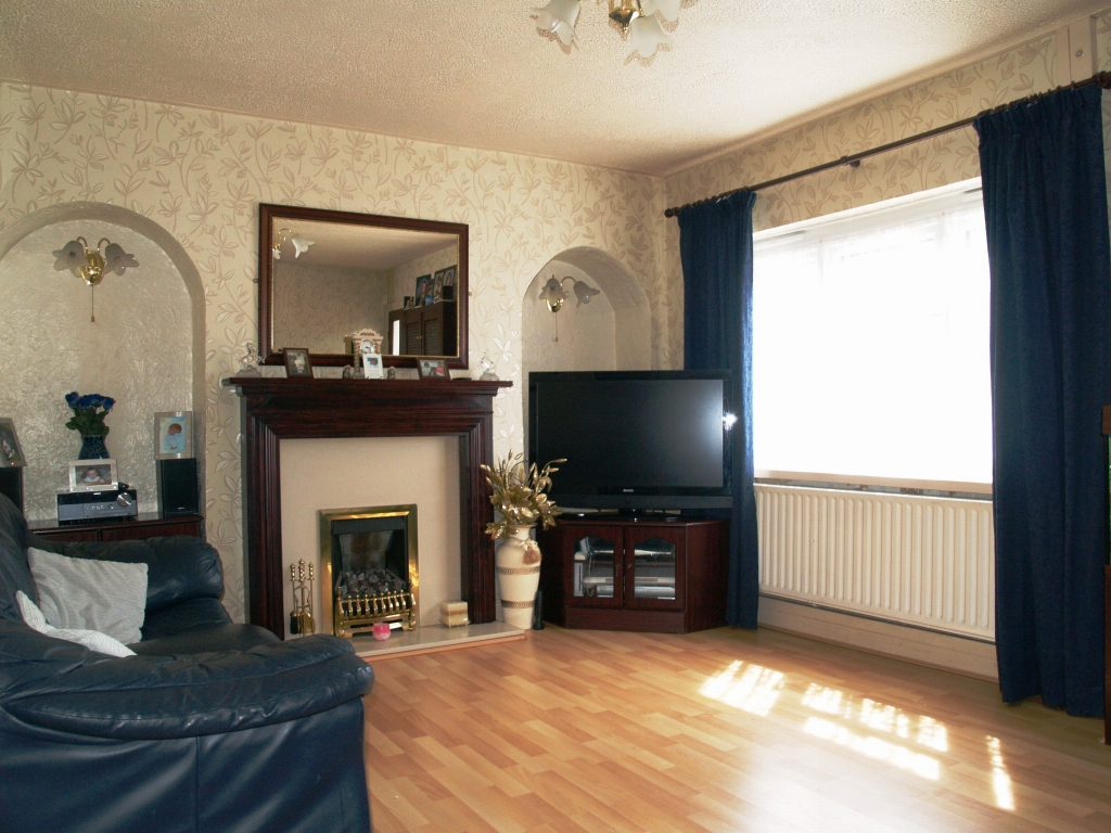 3 bedroom mid terraced house SSTC in Birmingham - photograph 2.