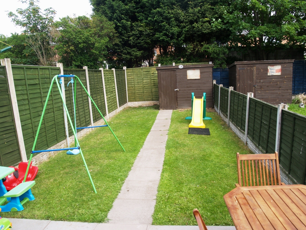 3 bedroom mid terraced house SSTC in Birmingham - photograph 6.