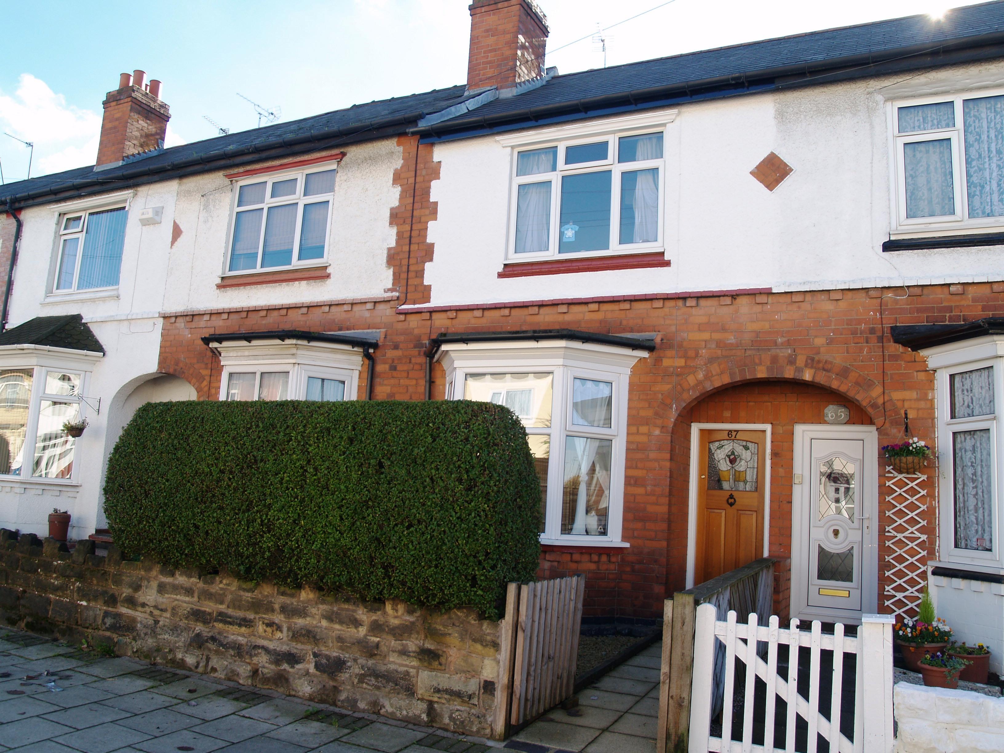 2 bedroom mid terraced house SSTC in Birmingham - photograph 1.