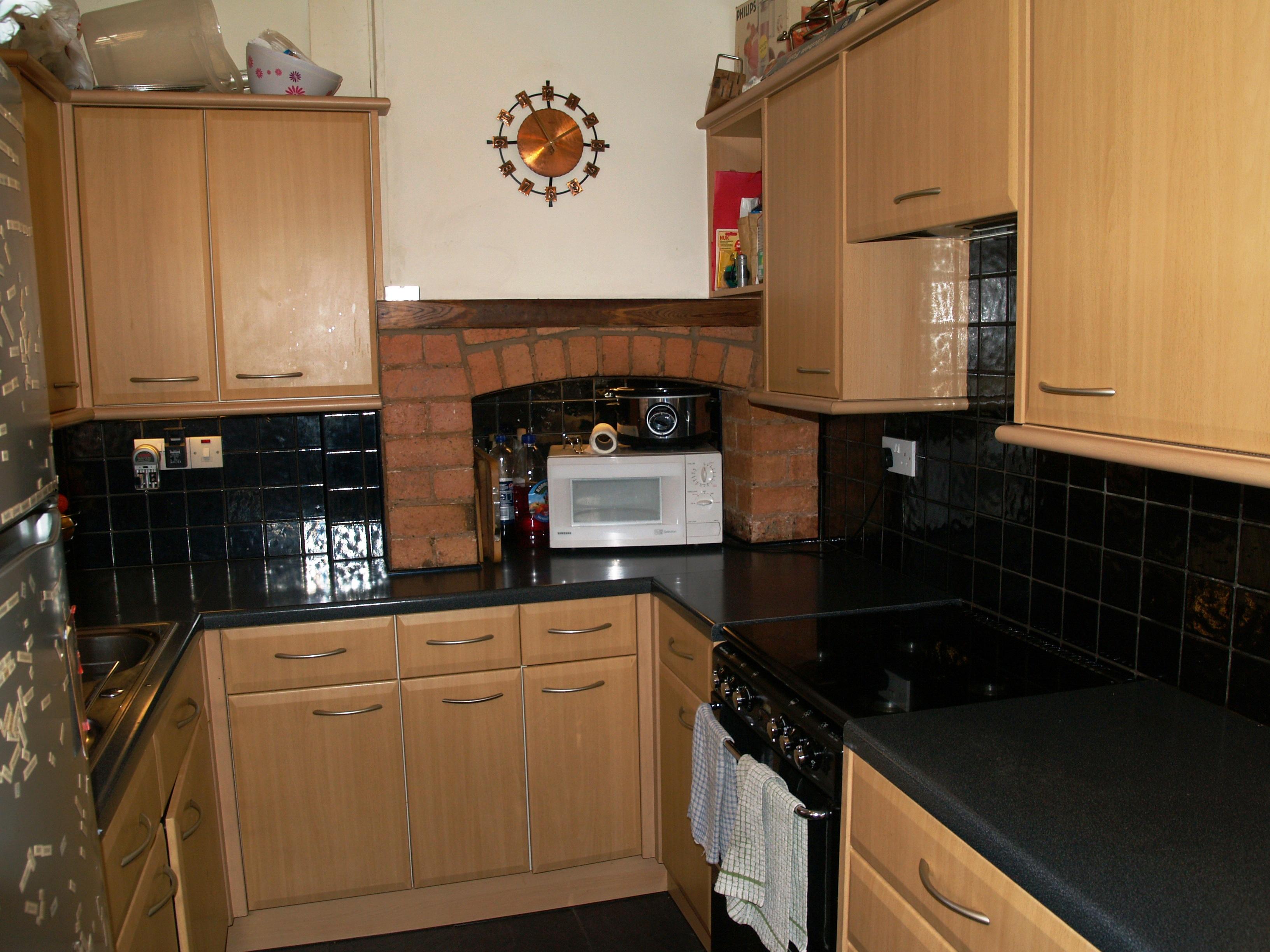 2 bedroom mid terraced house SSTC in Birmingham - photograph 3.