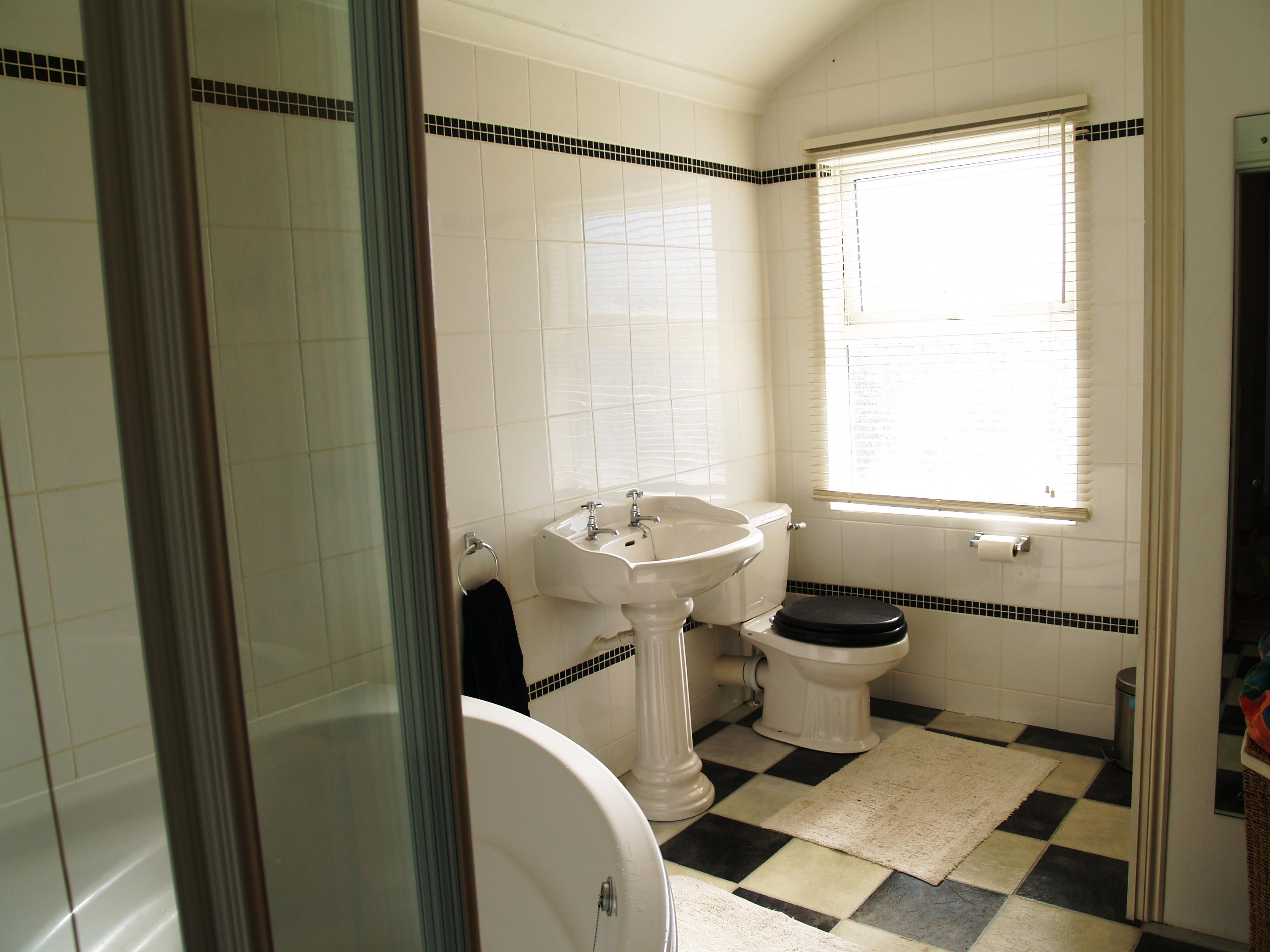 2 bedroom mid terraced house SSTC in Birmingham - photograph 7.