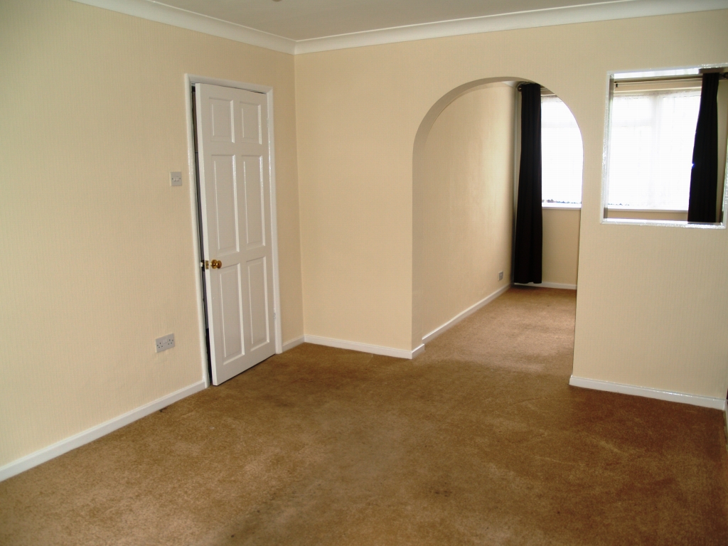 3 bedroom end terraced house SSTC in Solihull - photograph 4.