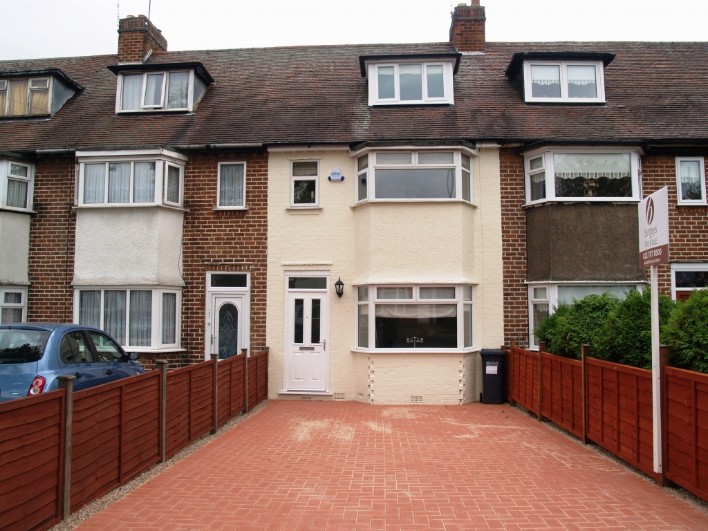 3 bedroom mid terraced house SSTC in Birmingham - photograph 1.