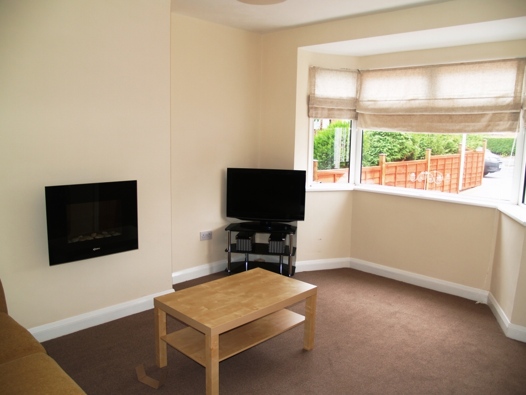 3 bedroom mid terraced house SSTC in Birmingham - photograph 2.