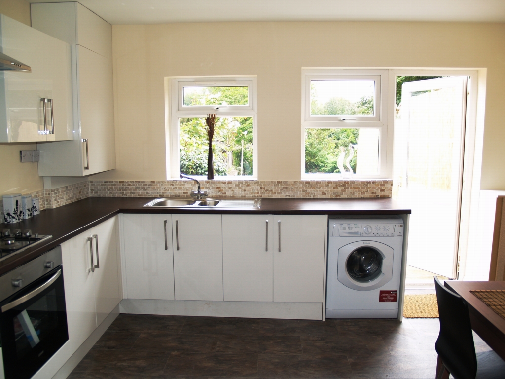 3 bedroom mid terraced house SSTC in Birmingham - photograph 6.