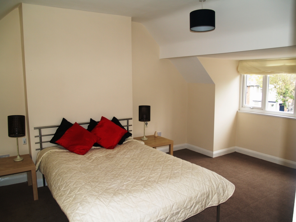 3 bedroom mid terraced house SSTC in Birmingham - photograph 7.