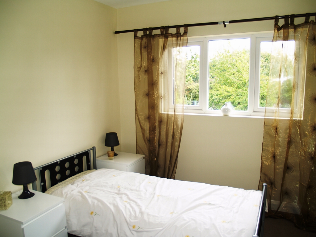 3 bedroom mid terraced house SSTC in Birmingham - photograph 9.