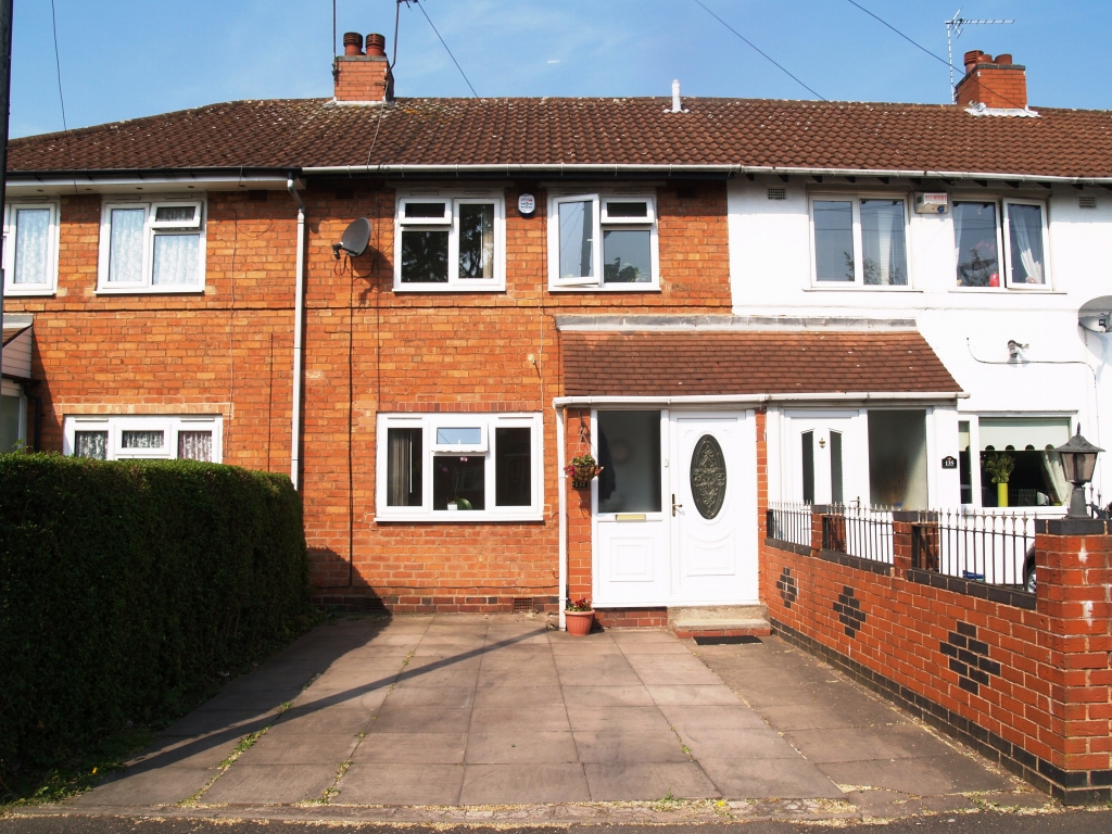 2 bedroom mid terraced house SSTC in Birmingham - photograph 1.