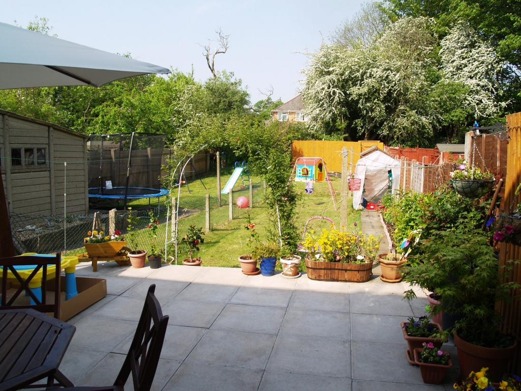 2 bedroom mid terraced house SSTC in Birmingham - photograph 7.