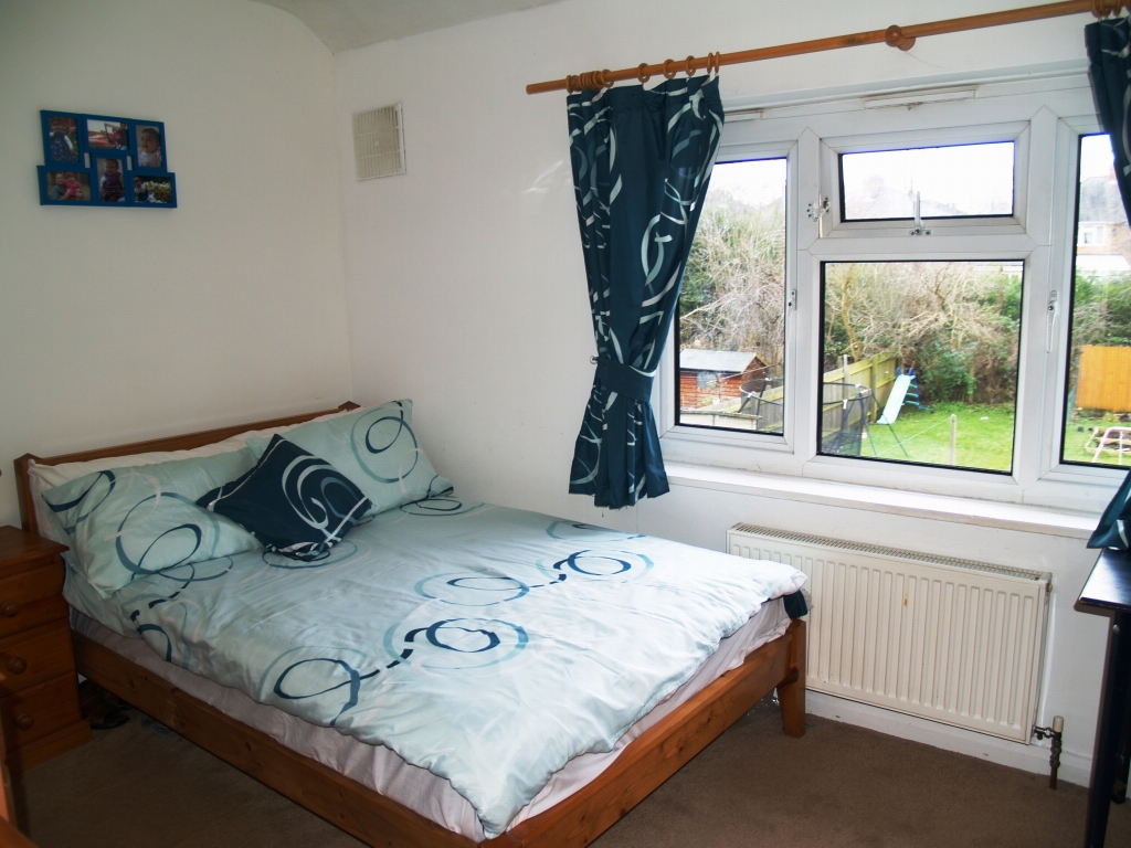 2 bedroom mid terraced house SSTC in Birmingham - photograph 5.