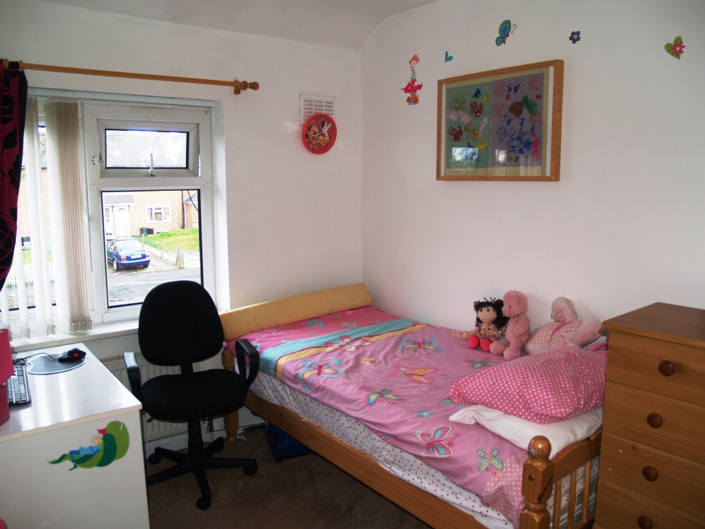 2 bedroom mid terraced house SSTC in Birmingham - photograph 6.