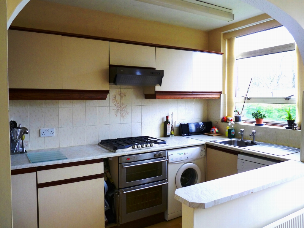 3 bedroom semi detached house SSTC in Solihull - photograph 5.