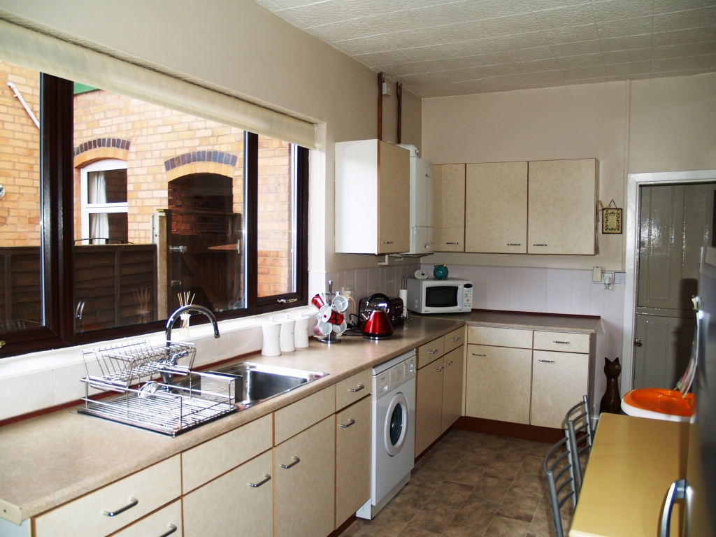 3 bedroom mid terraced house Application Made in Birmingham - photograph 3.