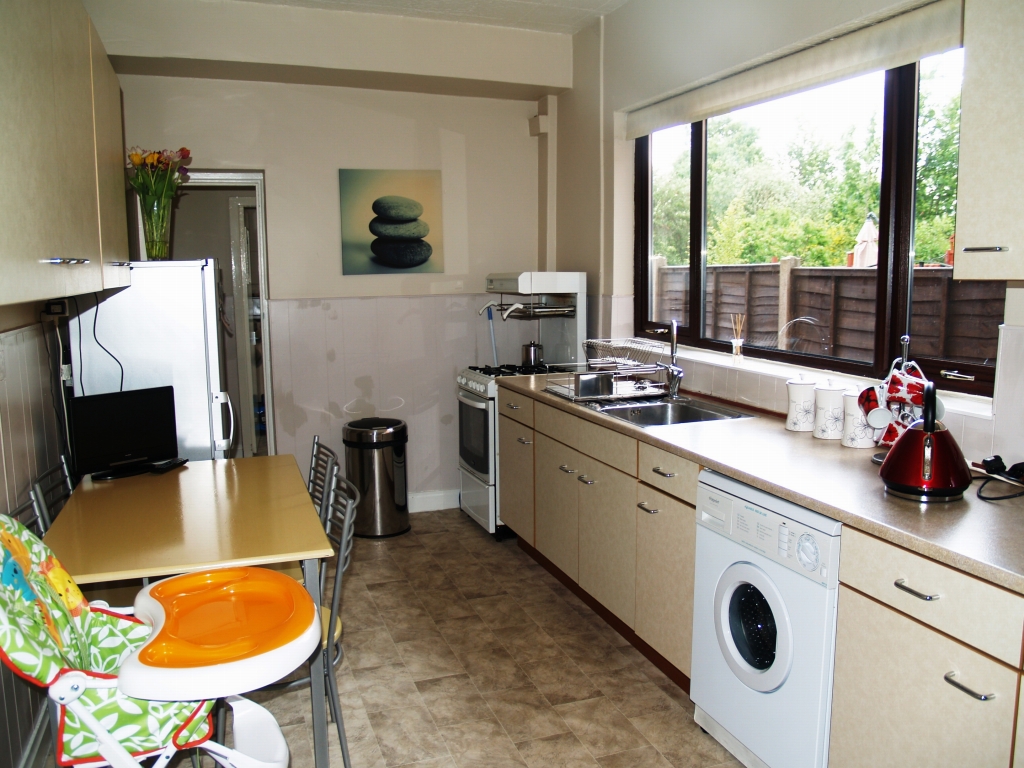 3 bedroom mid terraced house Application Made in Birmingham - photograph 5.