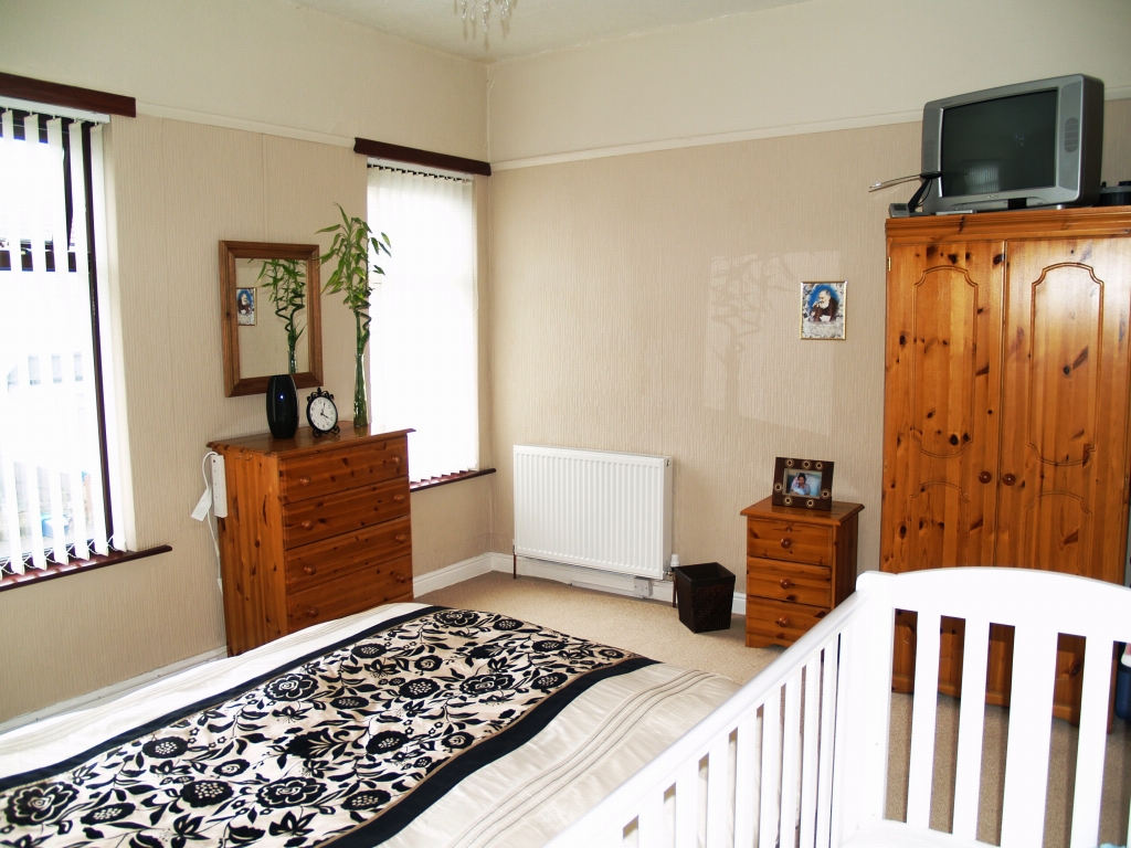 3 bedroom mid terraced house Application Made in Birmingham - photograph 8.