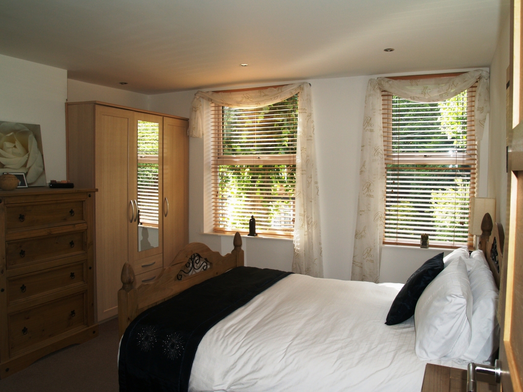 4 bedroom mid terraced house Application Made in Birmingham - photograph 14.