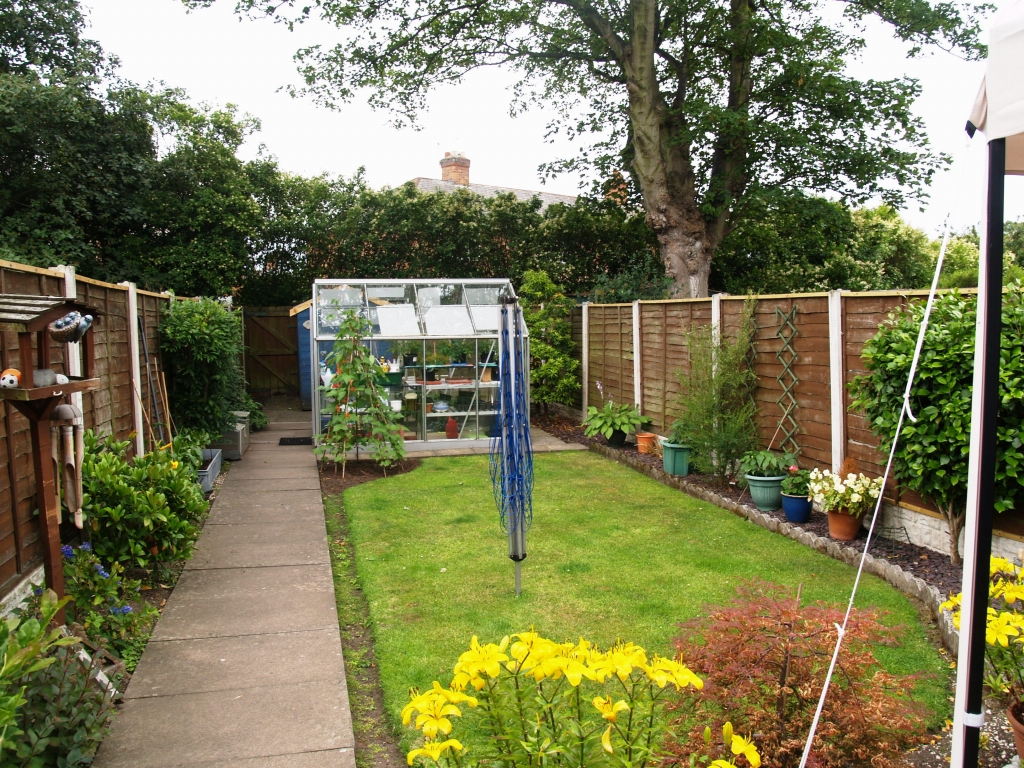 3 bedroom mid terraced house SSTC in Birmingham - photograph 4.