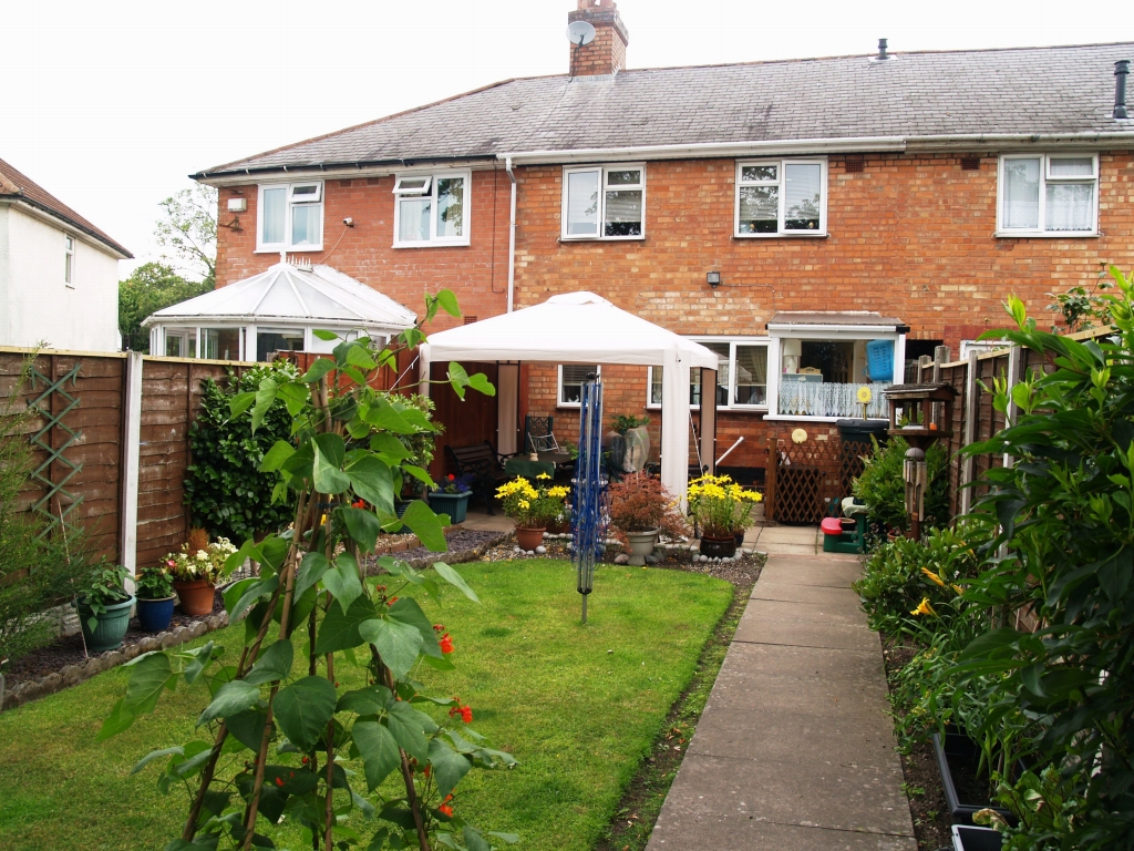 3 bedroom mid terraced house SSTC in Birmingham - photograph 7.