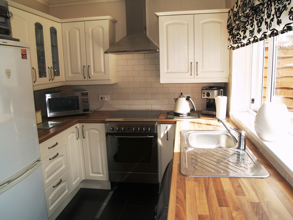 3 bedroom end terraced house SSTC in Birmingham - photograph 3.